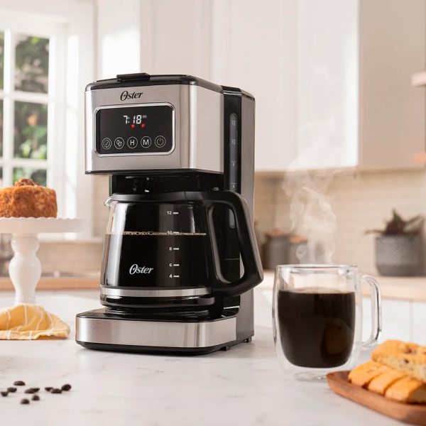 Cafetera programable de 12 tazas con pantalla táctil oster bvstdc4403